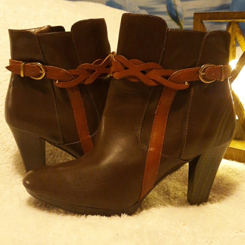 Liz and Co booties